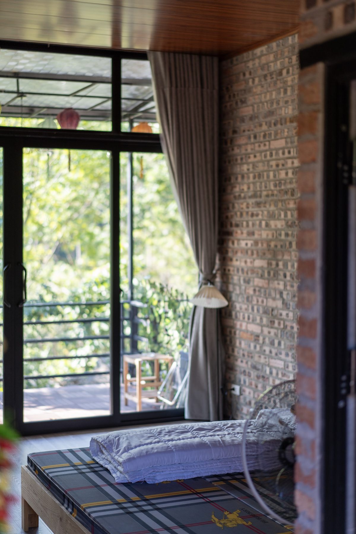Phòng đôi có ban công – Mỏ Nóng Homestay